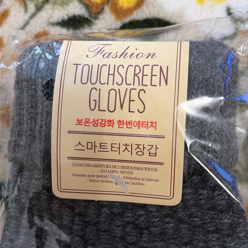 Touchscreen Gloves - Picture 3 of 3